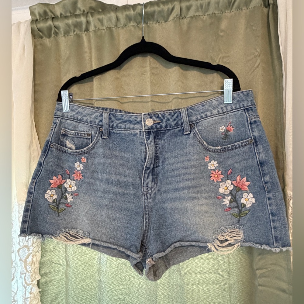 Time and Tru Denim Shorts Womens Size 14 Embroidered Floral High Rise Distressed